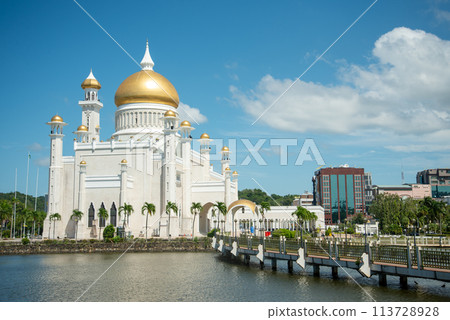 Very beautiful scenery of the Old Mosque in Brunei Darussalam 113728928