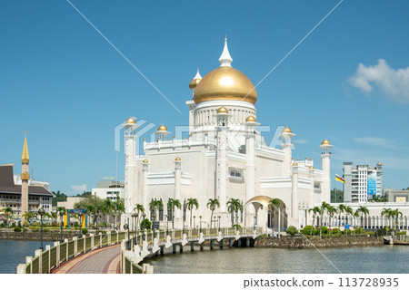 Very beautiful scenery of the Old Mosque in Brunei Darussalam 113728935