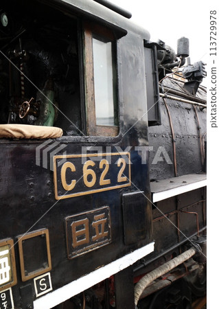 Old steam locomotive 113729978