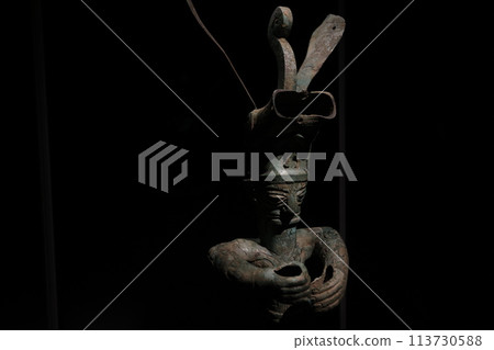 the mask and sculpture in Sanxingdui culture. it is  is an archaeological site and a major Bronze Age culture in modern Guanghan 113730588