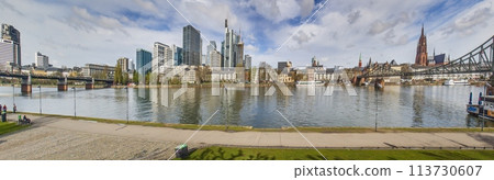 Panoramic picture of the Frankfurt skyline with the Main 113730607