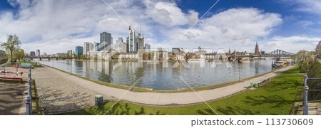 Panoramic picture of the Frankfurt skyline with the Main 113730609