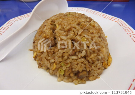 "Half fried rice" served at a ramen chain restaurant "Half fried rice" served at a ramen chain restaurant 113731945