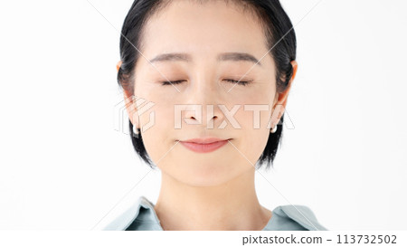 Beauty image of middle-aged women 113732502