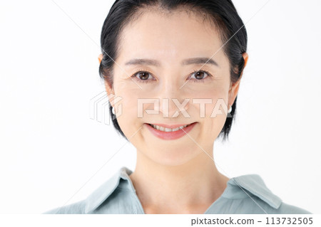 Beauty image of middle-aged women 113732505