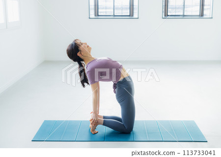 Woman practicing yoga in a yoga studio 113733041