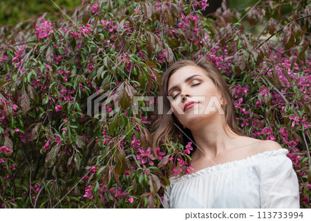 Relaxing lady female model in spring leaves background Relaxing lady female model in spring leaves background 113733994