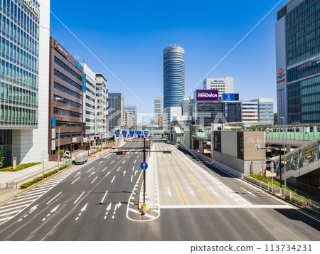 In front of Shin-Yokohama Station, the construction equipment in the central median strip has been removed from the Circular Route 2. *Photo taken in April 2024 113734231