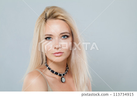 Nice fashion model woman with clear fresh perfect skin and long blonde hair 113734915