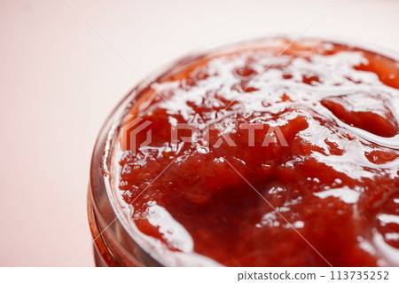 美味的草莓農場新鮮製作的草莓醬。 113735252