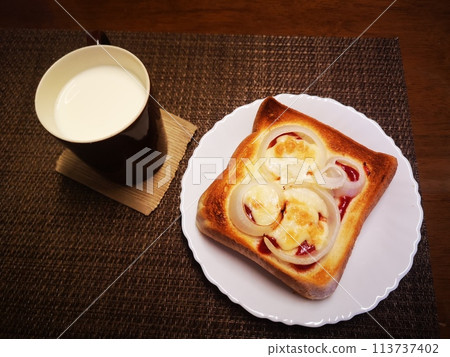 早上披薩麵包 113737402