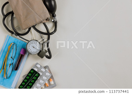 Tonometer sphygmomanometer, pressure measurement device is a pill, face mask with treatment control high pressure Tonometer sphygmomanometer, pressure measurement device is a pill, face mask with treatment control high pressure 113737441
