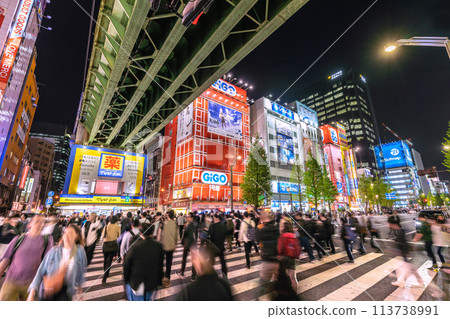 日本東京的城市景觀,俯瞰秋葉原和其他擠滿外國遊客的地區。與冠狀病毒爆發前相同的場景... = 19日 日本東京的城市景觀,俯瞰秋葉原和其他擠滿外國遊客的地區。與冠狀病毒爆發前相同的場景... = 19日 113738991