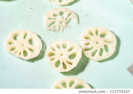 Lotus root tempura 113739187