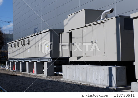 安裝在室外的緊急發電機 113739611