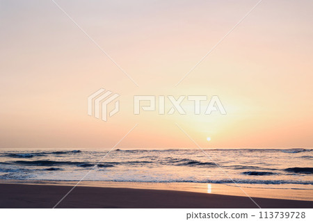 Sunrise rising from the sea, mid-April, Ibaraki Prefecture 113739728