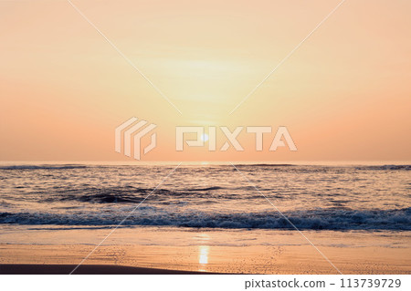 Sunrise rising from the sea, mid-April, Ibaraki Prefecture 113739729
