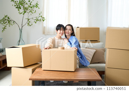 同性夫婦搬進新房 同性夫婦搬進新房 113740051