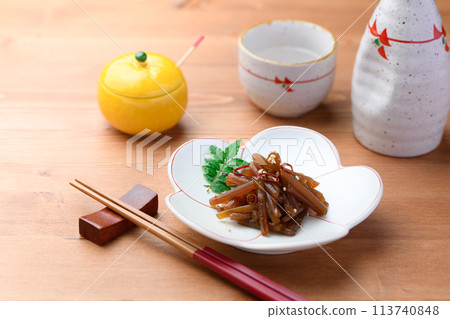 Spring wild vegetable dish: Boiled butterbur (kyarabuki) Spring wild vegetable dish: Boiled butterbur (kyarabuki) 113740848