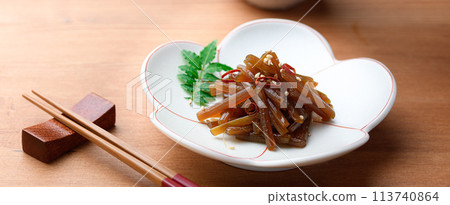 Spring wild vegetable dish: Boiled butterbur (kyarabuki) Spring wild vegetable dish: Boiled butterbur (kyarabuki) 113740864