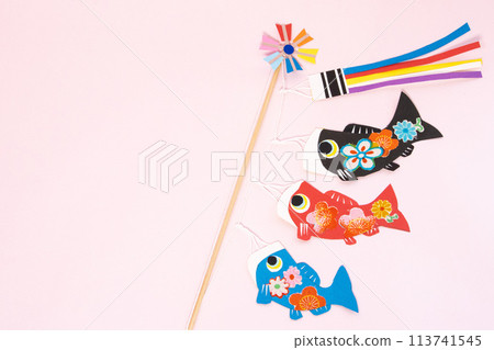 用建築紙製作的鯉魚旗裝飾背景慶祝端午節 113741545