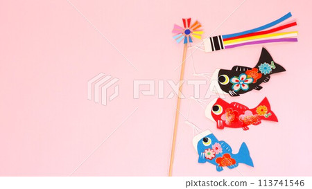 用建築紙製作的鯉魚旗裝飾背景慶祝端午節 113741546