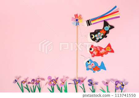 由繪圖紙和和服製成的鯉魚旗和由彩紙製成的鳶尾花的背景 113741550