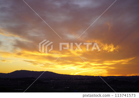 Sunset over Mt. Ikoma burnt by flames 113741573