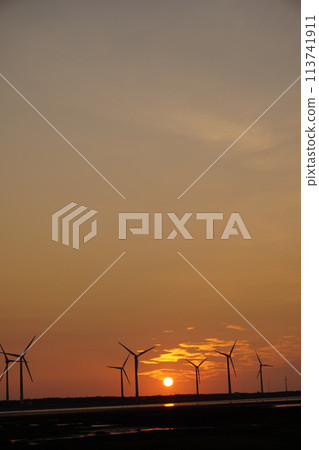 [Taiwan] Sunset and windmills at Gaomei Wetlands 113741911