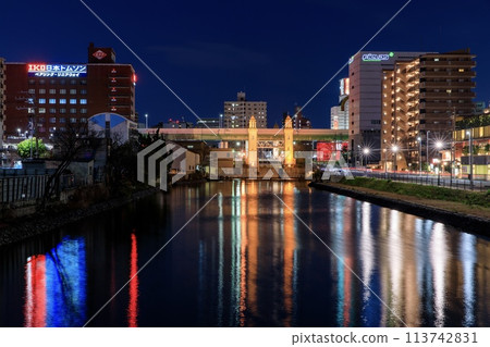 名古屋市的松茂鎖門被照亮 名古屋市的松茂鎖門被照亮 113742831