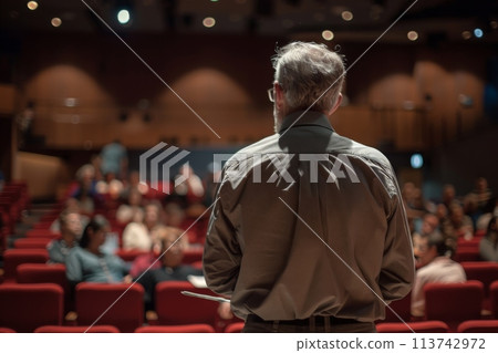 Speaker presenting at a conference to an audience 113742972