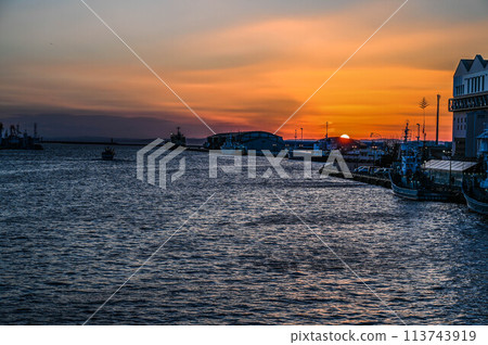 Kushiro City: Sunset from Nusamai Bridge and Fisherman's Wharf moo 113743919
