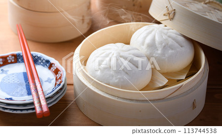 Freshly steamed hot meat buns (chuka buns) 113744538