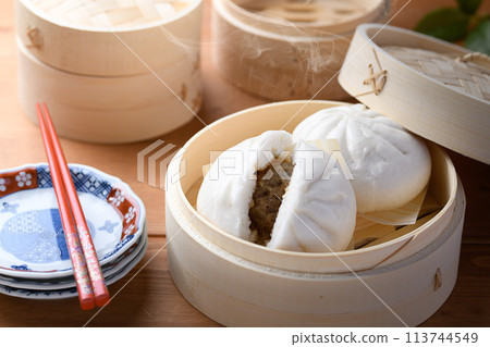 Freshly steamed hot meat buns (chuka buns) 113744549