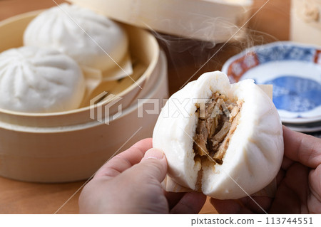 Freshly steamed hot meat buns (chuka buns) 113744551