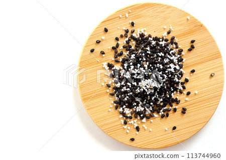 Sesame and salt served in a bamboo tray 113744960