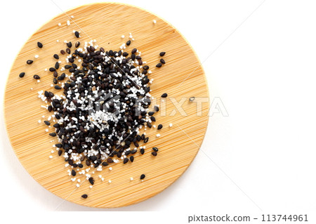 竹盤上的芝麻 竹盤上的芝麻 113744961