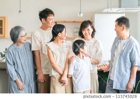 微笑三代家庭（男女老少，兩戶人家） 113745029