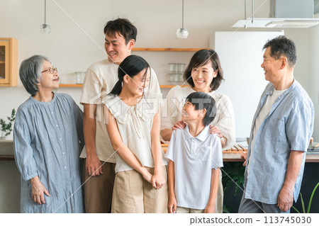 微笑三代家庭（男女老少，兩戶人家） 113745030