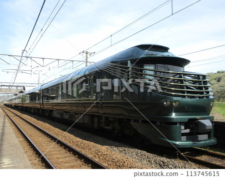 Twilight Express Mizukaze stopping at Koto Station 113745615