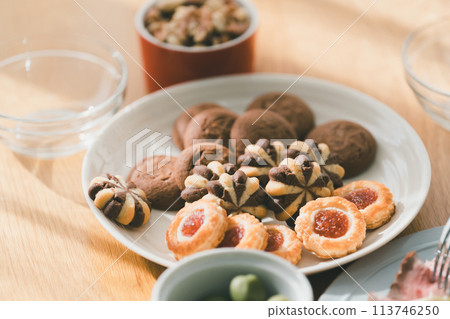 cookie, snack, confectionery 113746250