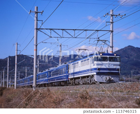 Special trains running on the Tokaido Main Line 113746315