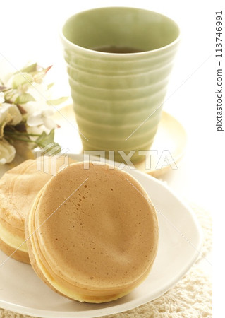 Soy milk cream and red bean imagawayaki Soy milk cream and red bean imagawayaki 113746991