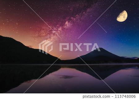富士山上空的月亮與星空 富士山上空的月亮與星空 113748006