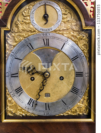 Retro watch. Antique vintage baroque clock on a blank isolate background. Retro watch. Antique vintage baroque clock on a blank isolate background. 113750855