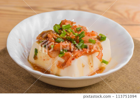 Kimchi cold tofu 113751094