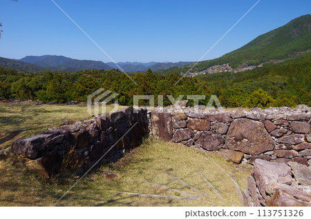 Spring scenery at the ruins of Akagi Castle, one of the 100 most famous castles in Japan, located in Kiwa-cho, Kumano City, Mie Prefecture Spring scenery at the ruins of Akagi Castle, one of the 100 most famous castles in Japan, located in Kiwa-cho, Kumano City, Mie Prefecture 113751326
