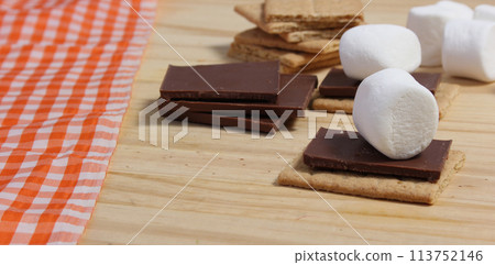 Smores. Marshmallow with Chocolate and Graham Crackers 113752146