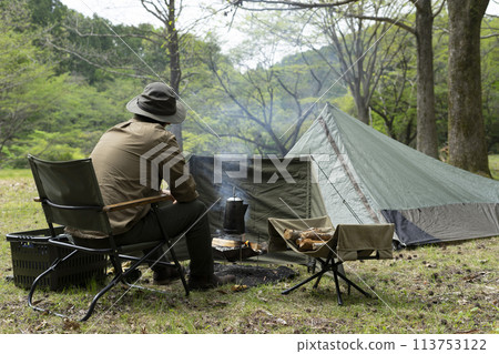Men enjoying solo camp 113753122