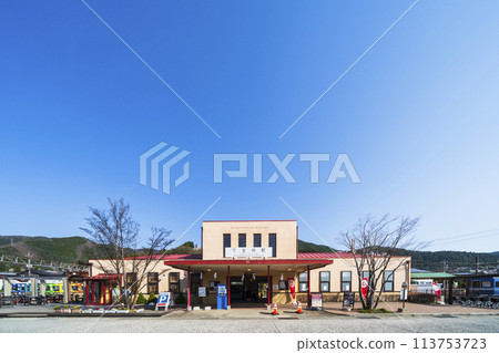 Station building at Shimoyoshida Station [Fujiyoshida City, Yamanashi Prefecture] 113753723